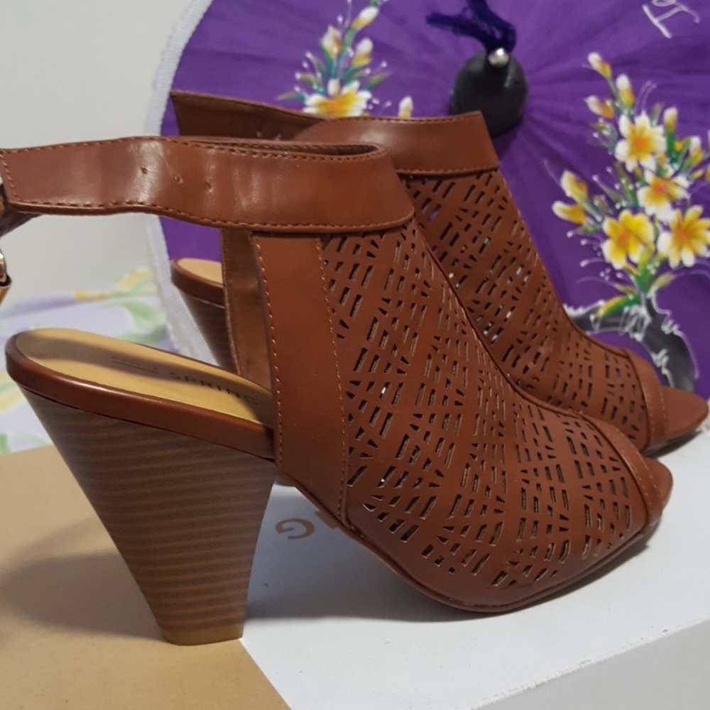 shoes - Picture 3 of 4